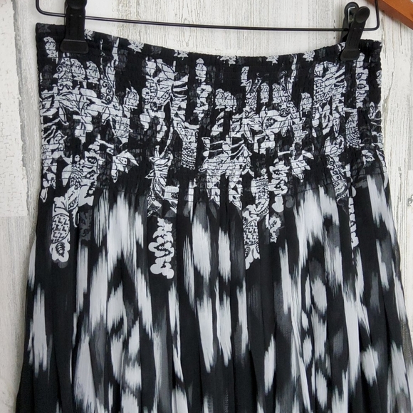 White House/Black Market strapless dress - Picture 3 of 9